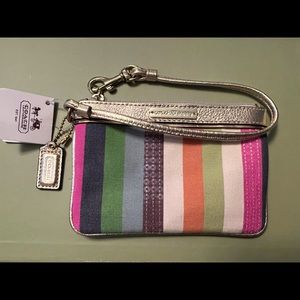 Coach wristlet (Poppy) Collection